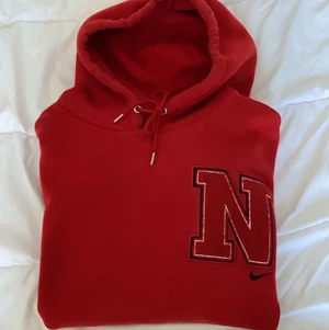 Hoodie - hoodie från Nike storlek xl med sitter mer som en liten l