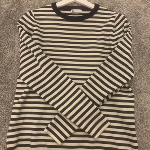 Randig tröja - Kontakta för fler bilder eller om du är intresserad!💗