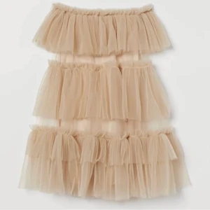 tyllklänning - nypris 600 - säljer för 400! Aldrig använd, liknar aurora klänningen från Ida Sjöstedt 😍 säljer då jag behöver pengar!!  