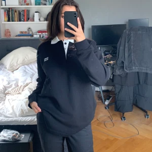 Sweet SKTBS tröja  - Säljer min tröja av skatemärket Sweet SKTBS då den inte längre kommer till användning. Strl xxs men väldigt oversize i storleken. Köparen står för frakt 