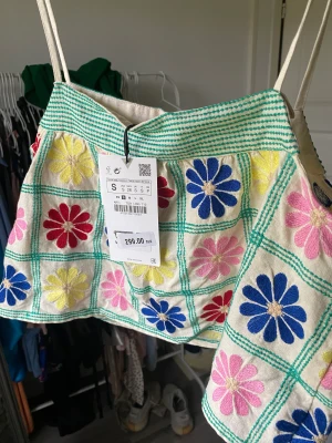 Blommigt linne  - Storlek s helt nytt från zara 