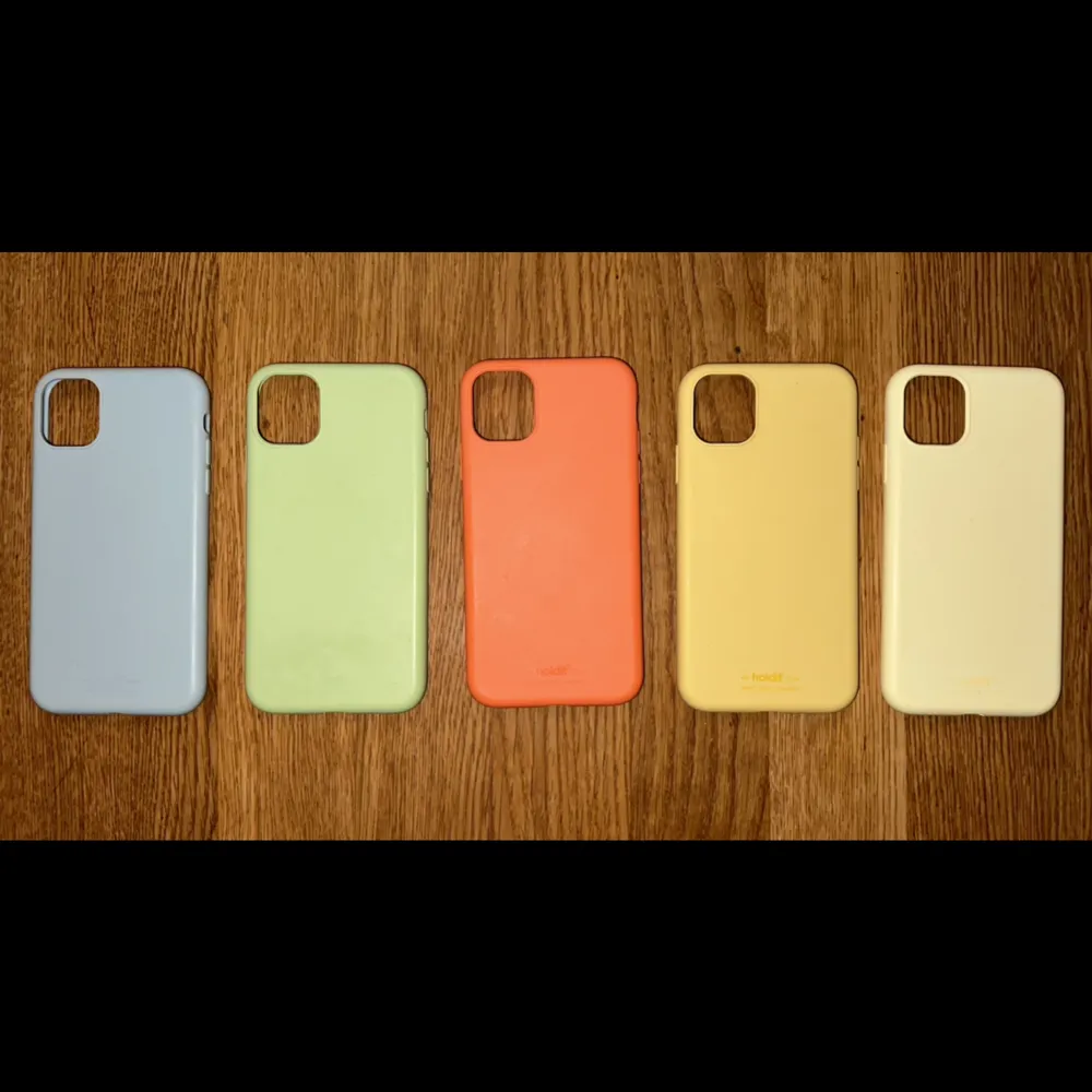 Hela och fina skal till IPhone 11, frakt tillkommer    Blå, grön, orange & mörkgul såld 💗. Accessoarer.