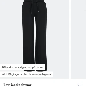 Bikbok lowwaist mjukis - Säljer dessa slutsålda lågmidjade mjukisbyxor från bik bok. Använda 1 gång.