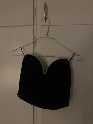 Korsett - Säljer denna oanvända toppen/korsetten från Ginatricot, lappen hänger kvar❣️ Storlek s