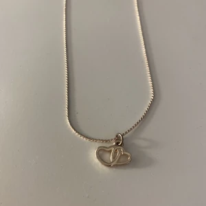 Halsband  - Jätte gulligt halsband 