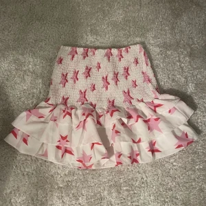 Kjol - Säljer min fina kjol i märket loavies