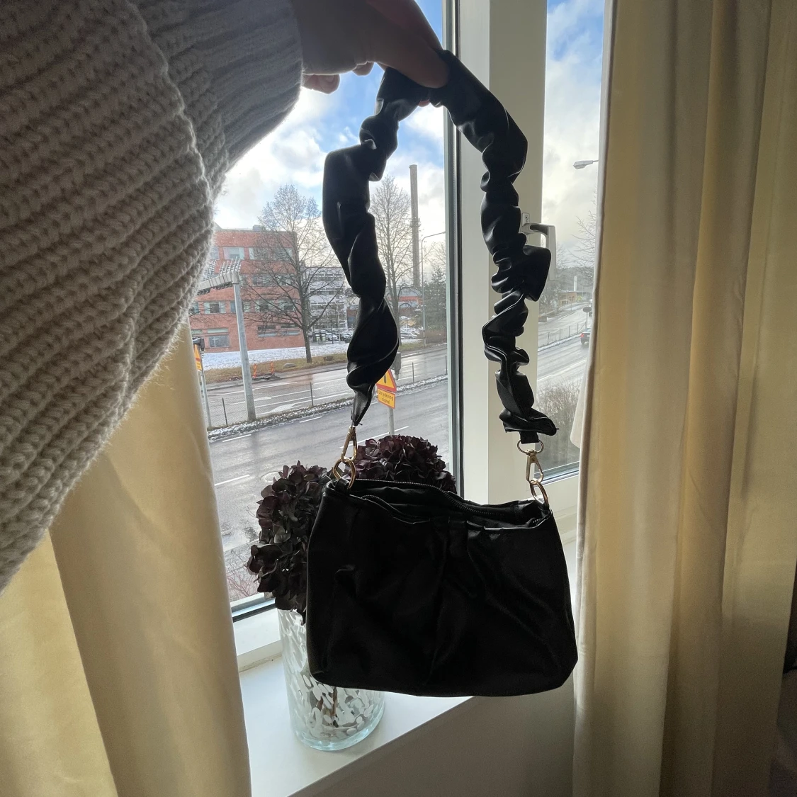 Svart liten väska  - 90