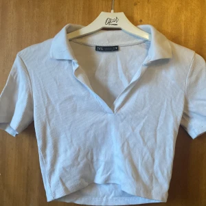 topp  - topp ifrån Zara som jag ej använder längre. väldigt bra skick 💓!