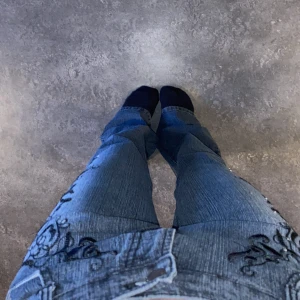 lågmidjade jeans - grå/marinblå lågmidjade jeans ifrån a+ jeans. bara testade 💓