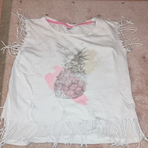 Säljer denna tröja❤️ - Nu säljer jag den här fina tröjan storlek 150  Frakten är 13💕