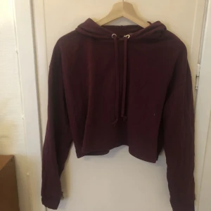 Magtröja - Magtröja med luva lila/vinröd