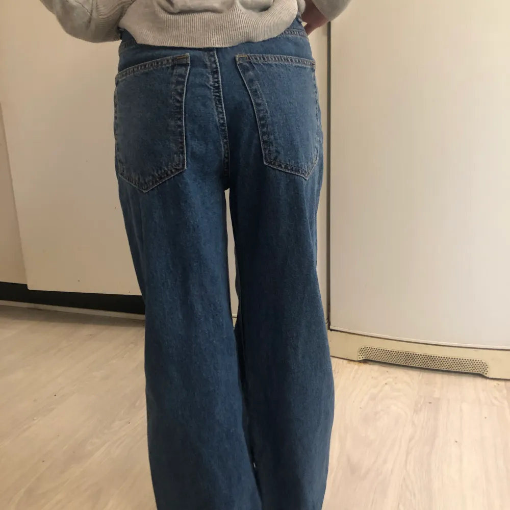 Högmidjade jeans aldrig använda. Jeans & Byxor.