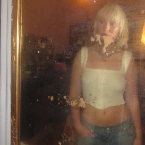 Vit topp - Super snygg egen sydd topp från Aviv uf! Är du intresserad följ våran instagram @aviv.uf för information! 