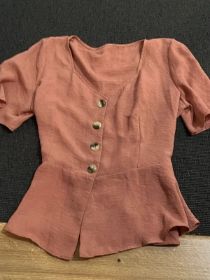 Blusar - Två blusar som aldrig är använda