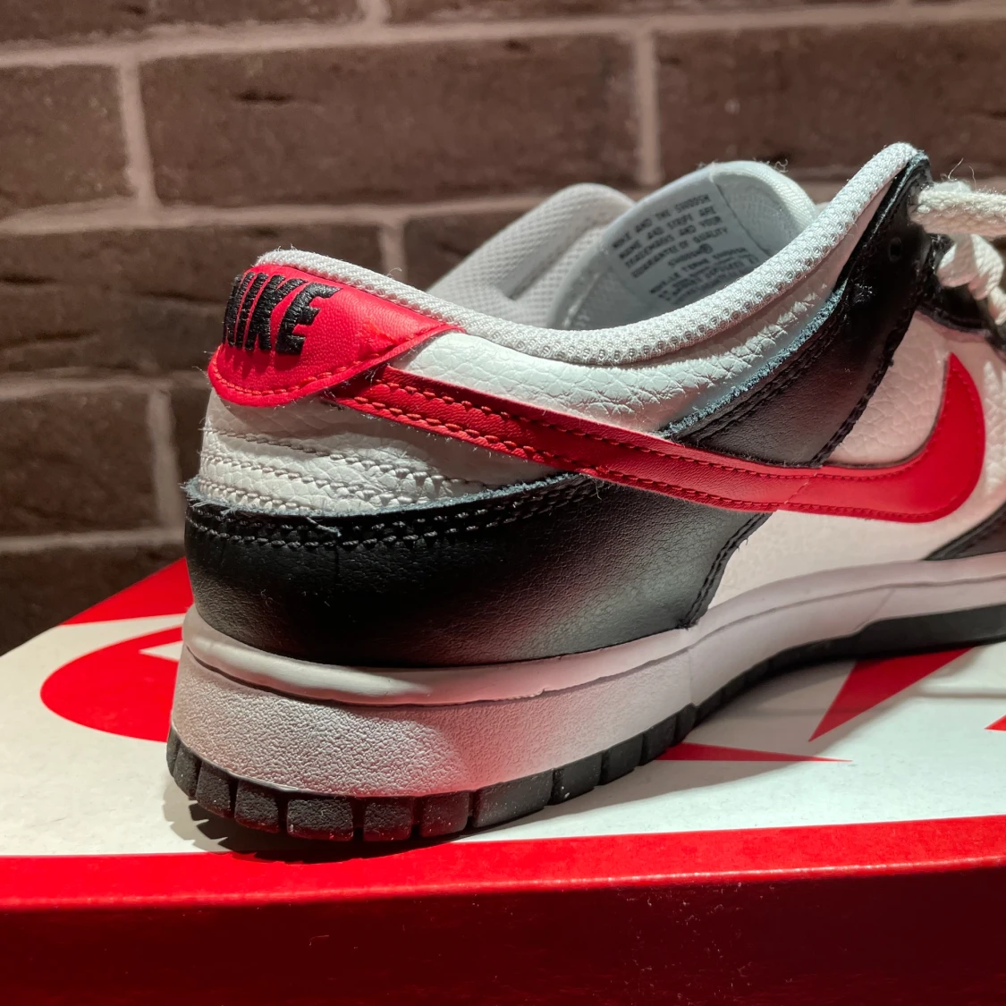 Nike dunk low university red-white storlek 41 - 91