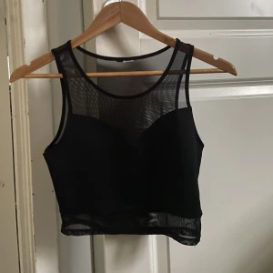 Fest topp - Jätte fin fest topp, klippt bort lappen så vet ej storlek men tror på s💗✨