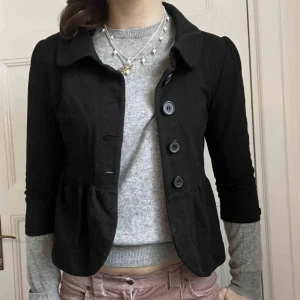 Jacka!  - Så söt jacka med kortare ärmar!❤️‍🔥