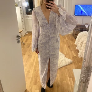 Adoore, Positano dress - Säljer nu min adoore klänning i modellen Positano dress, storlek 36. Sparsamt använd, kontakta för fler bilder💞 Frakt tillkommer   (Har fler adoore klänningar, kika mina andra annonser)