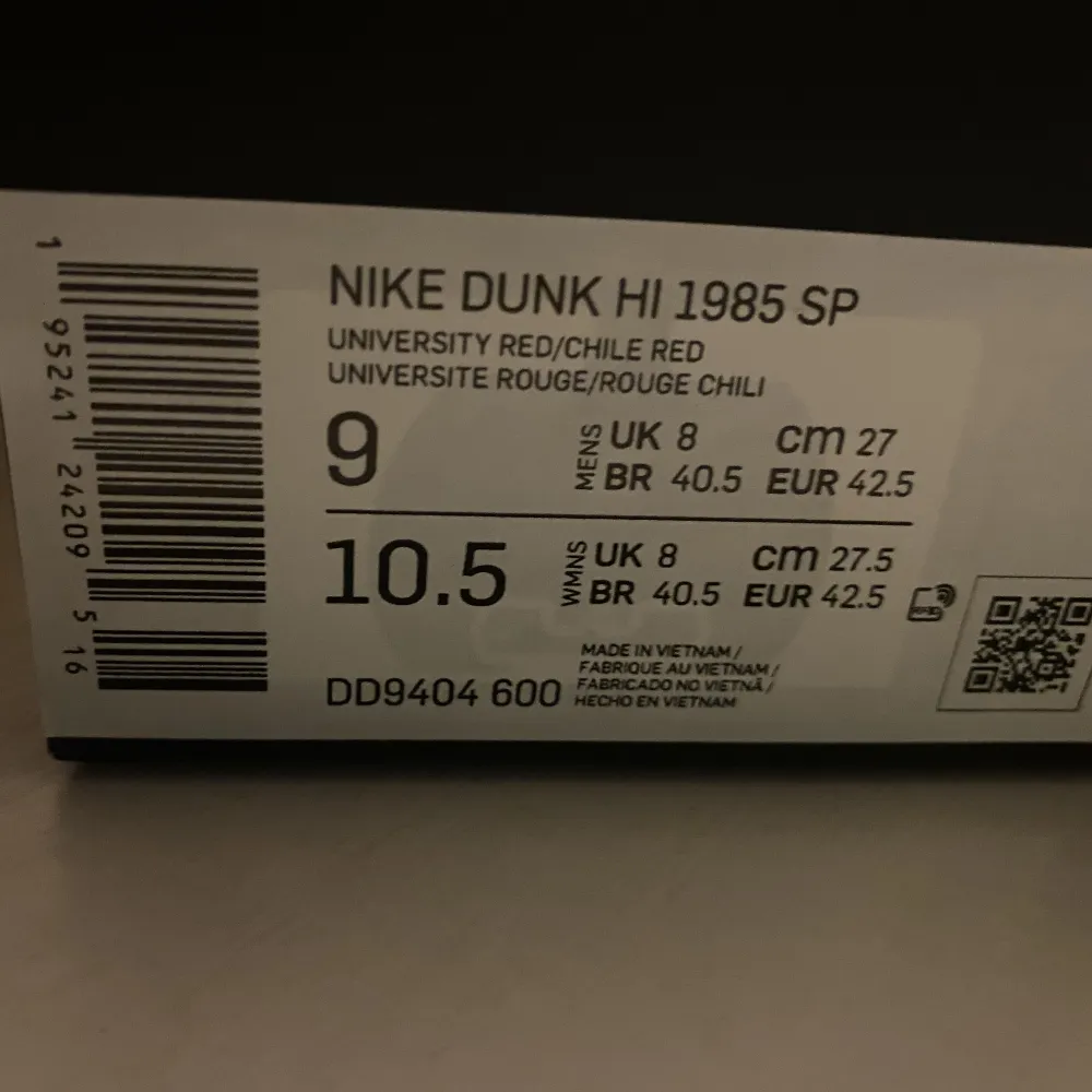 Nike dunk high 1985 Acid red i strlk 42.5, använda 1 gång. Skor.