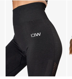 ICIW träningsbyxor Mörkblå  - Säljer ett par träningsbyxor från iciw i mörkblå, I storlek M. Knappt använda❣️