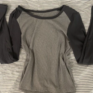 Tröja - ❣️Lägger Upp Igen❣️ grå långärmad med blåa ärmar