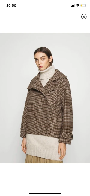 Arket kappa - Säljer min jättefina arketkappa!  Är öppen för byte❣️nypris: 1800kr Har inga tydliga defekter. frakta eller mötas upp på Östermalm!