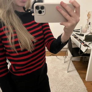 Stickadtröja  - Nästintill oanvänd stickad tröja