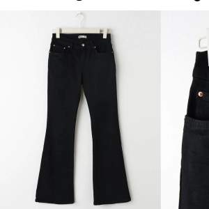 Säljer mina low waist jeans från ginatricot. Köpte dem för 500kr men säljer dem för 250kr. Använt dem Max 2 gånger!! 