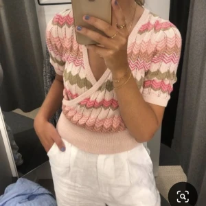 Topp - Säljer denna supersnygga toppen från Holly and whyte i storlek M. (Lånad bild)