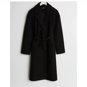 Svart kappa - Intressekoll på min svarta kappa från Gina köpt förra året i oktober.