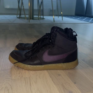 Nike vinterskor bruna - Strl 44,5 Använd 2 ggr  