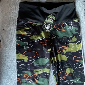 Body Glove träningstights  - Träningstights från Body Glove med lappen kvar. Finns inte att köpa längre. Köpte för 500kr. 