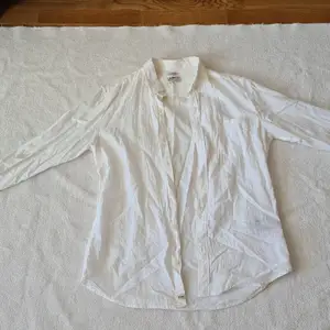 Vit sommarskjorta i bomull och linne oanvänd 