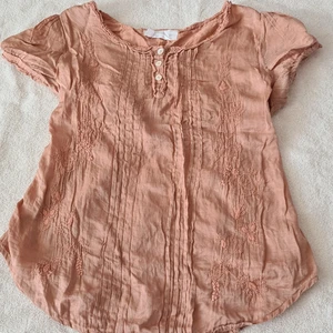 Blus - Somrig bomull/ satinblus köpt i trosa hamn