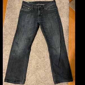 Esprit jeans - Dom är för korta för mig. Bra kvalitet! innerben är 73cm