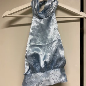 Topp - Topp från bikbok som jag köpte förra sommaren, inte kommit till användning så därför jag säljer denna, köptes för 300 och säljer för 160