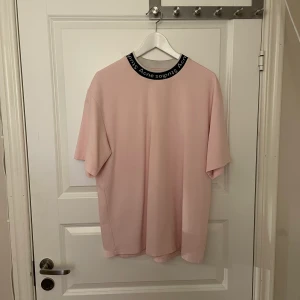 Acne logo t-shirt - Storlek S passar L