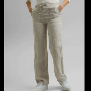 Linnebyxor Esprit - Jag vill byta mina linnebyxor från Esprit i storlek 36 till antingen 34 eller 32, kan tänkas sälja för bra bud. De är i jättebra skick btw❤️