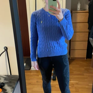Ralph lauren stickad tröja - Fint skick då den är väldigt lite använd.