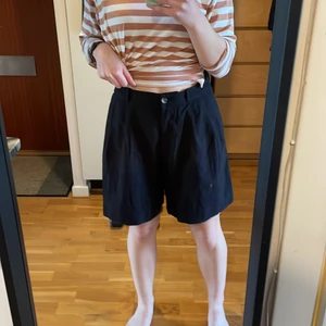 Oversized shorts från weekday - Storlek 38. I princip helt oanvända då de är lite för stora för mig.