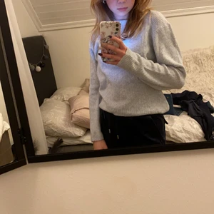 Stickad tröja  - Supersöt och väldigt skön ljusblå stickad tröja från zara