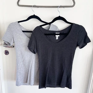 2pack t-shirts XS NYTT - 2pack oanvända basic t-shirts med fin v-ringning. Favoriter men liten strl för mig. Strl XS.  60kr för bägge + porto 52kr.