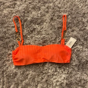 Bikinitopp  - Bikinitopp från New look  Strl M Aldrig använd, endast testad med prislapp kvar Fraktar enbart och köparen står för kostnaden (skickar spårbart med postnord)! Står inte för postens slarv (: 