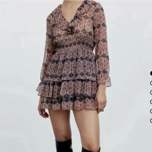 Zara klänning - Säljer denna jätte fina klänningen i storlek S