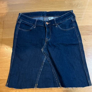 Jeans kjol - Jeans kjol från Hm väldigt fin och knappt använd 