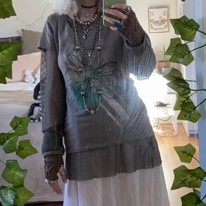 grön nät tröja - storlek S-L beroende på hur man vill ska sitta. 50kr + frakt