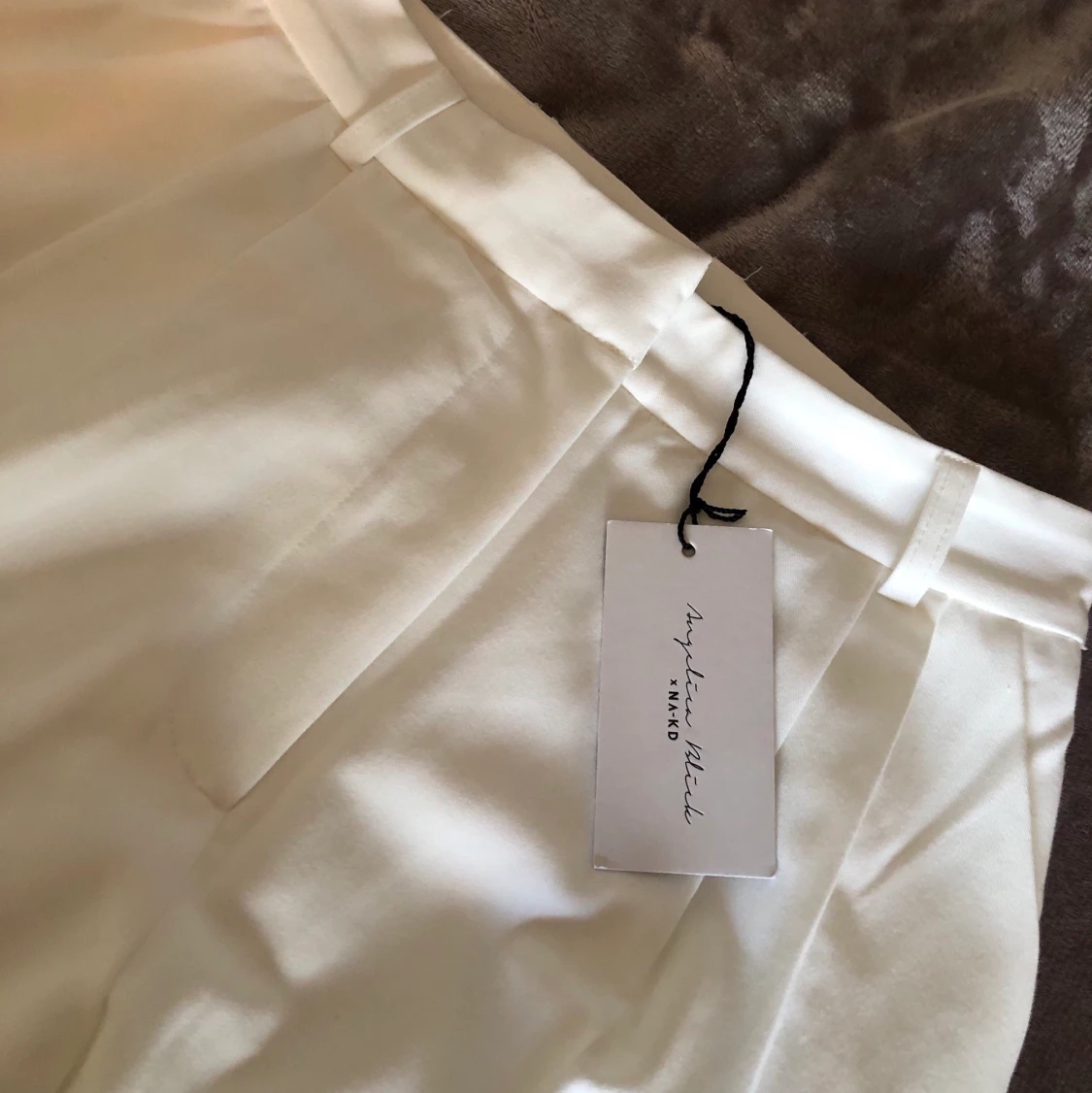 vita kostymbyxor - 91