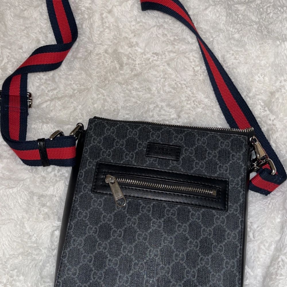 Gucci Messenger bag - Väskor | Plick Second Hand