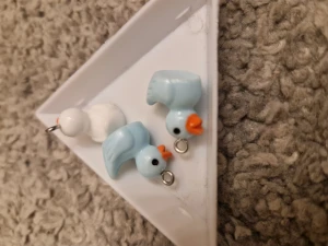 Ank berlocker  - Obs tryck ej på köp nu! Hej! Säljer nu ankor som berlocker! Kan även göras som örhängen.  Kom dm om du är intresserad. 😊