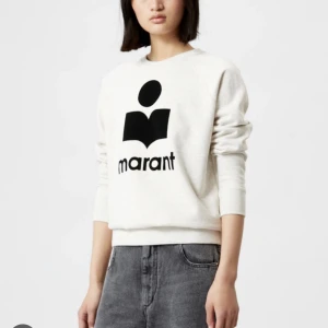 Isabell marant sweatshirt  - Köpte denna i somras, den är inte använd mer än 10 ggr då den har fått en slitning på den fluffiga delen.💕 Det är inget man tänker på så mycket då det smälter in. 
